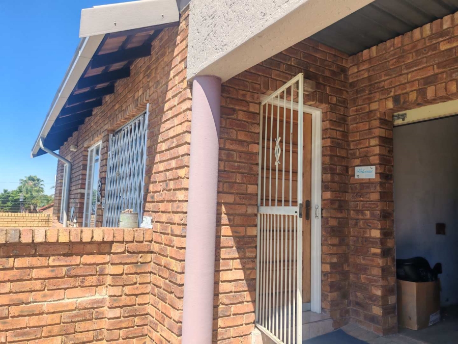 2 Bedroom Property for Sale in Rooihuiskraal North Gauteng