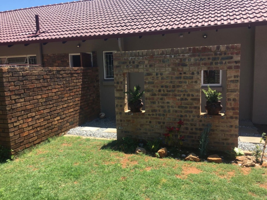 3 Bedroom Property for Sale in Rooihuiskraal Gauteng