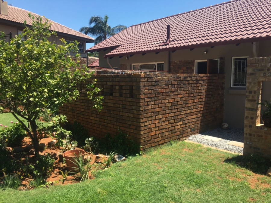 3 Bedroom Property for Sale in Rooihuiskraal Gauteng