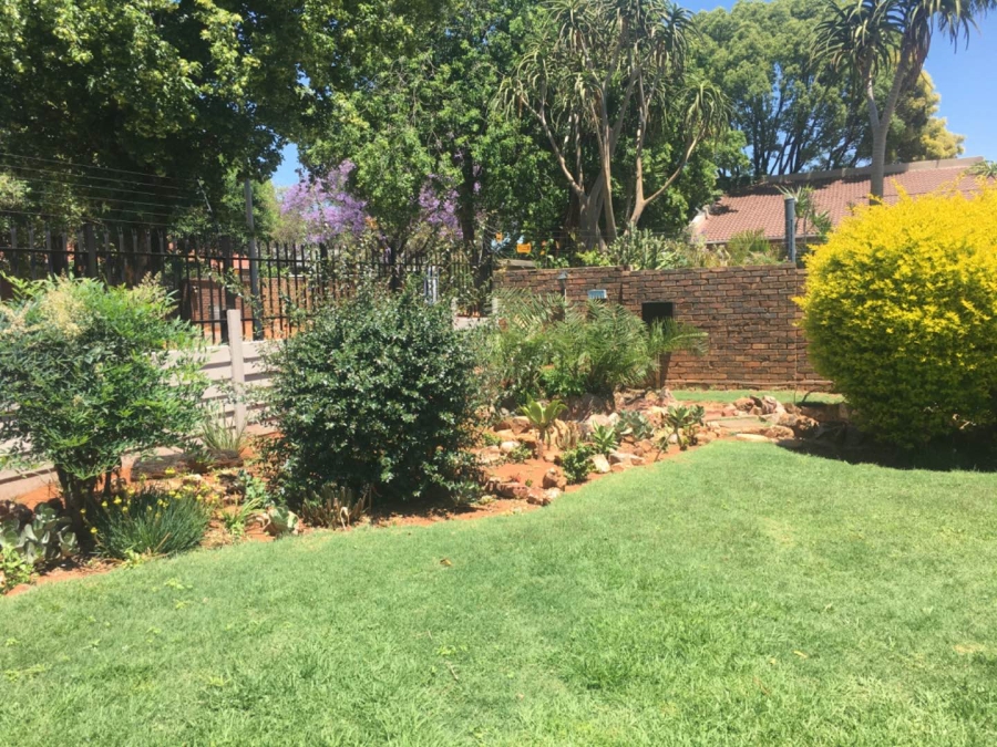 3 Bedroom Property for Sale in Rooihuiskraal Gauteng