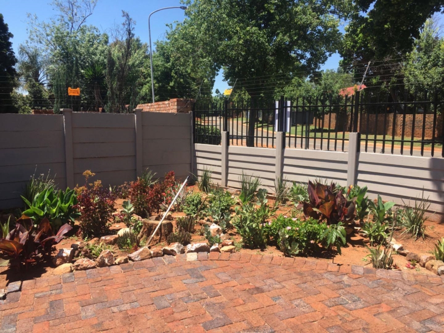 3 Bedroom Property for Sale in Rooihuiskraal Gauteng