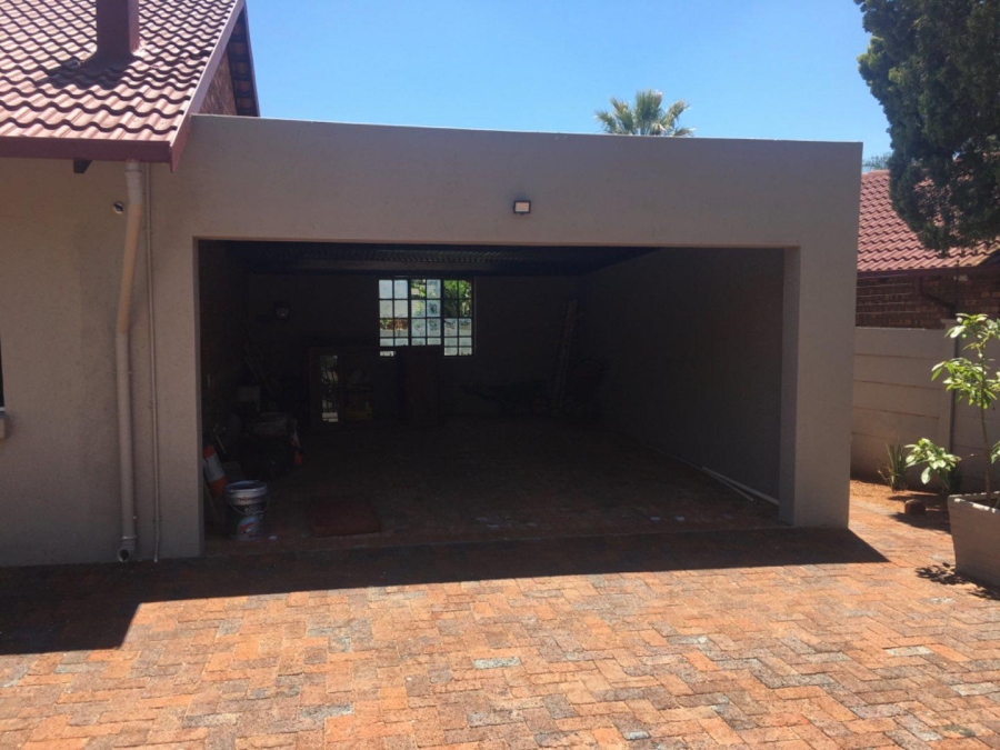 3 Bedroom Property for Sale in Rooihuiskraal Gauteng