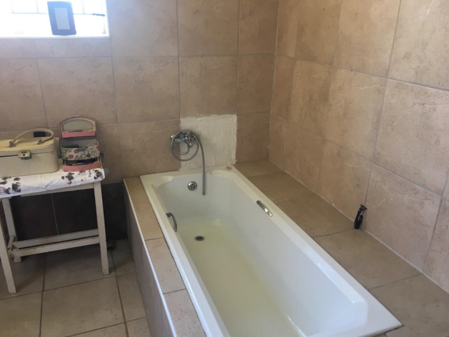 3 Bedroom Property for Sale in Rooihuiskraal Gauteng