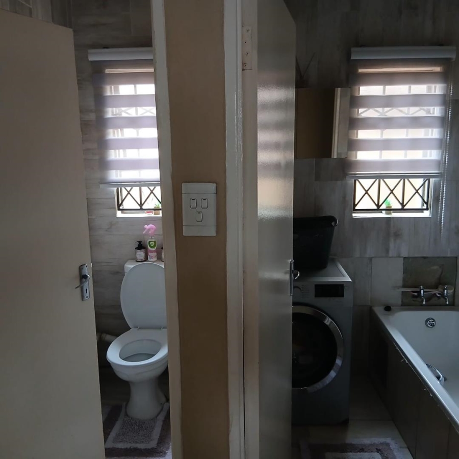 3 Bedroom Property for Sale in Clayville Gauteng