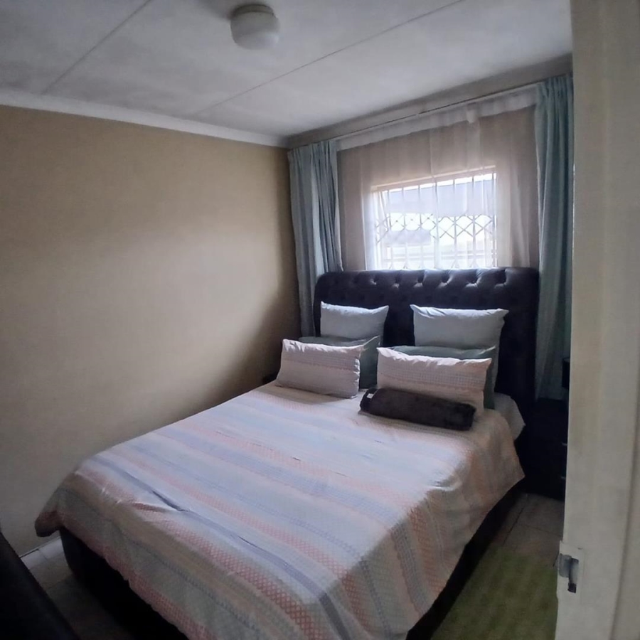 3 Bedroom Property for Sale in Clayville Gauteng