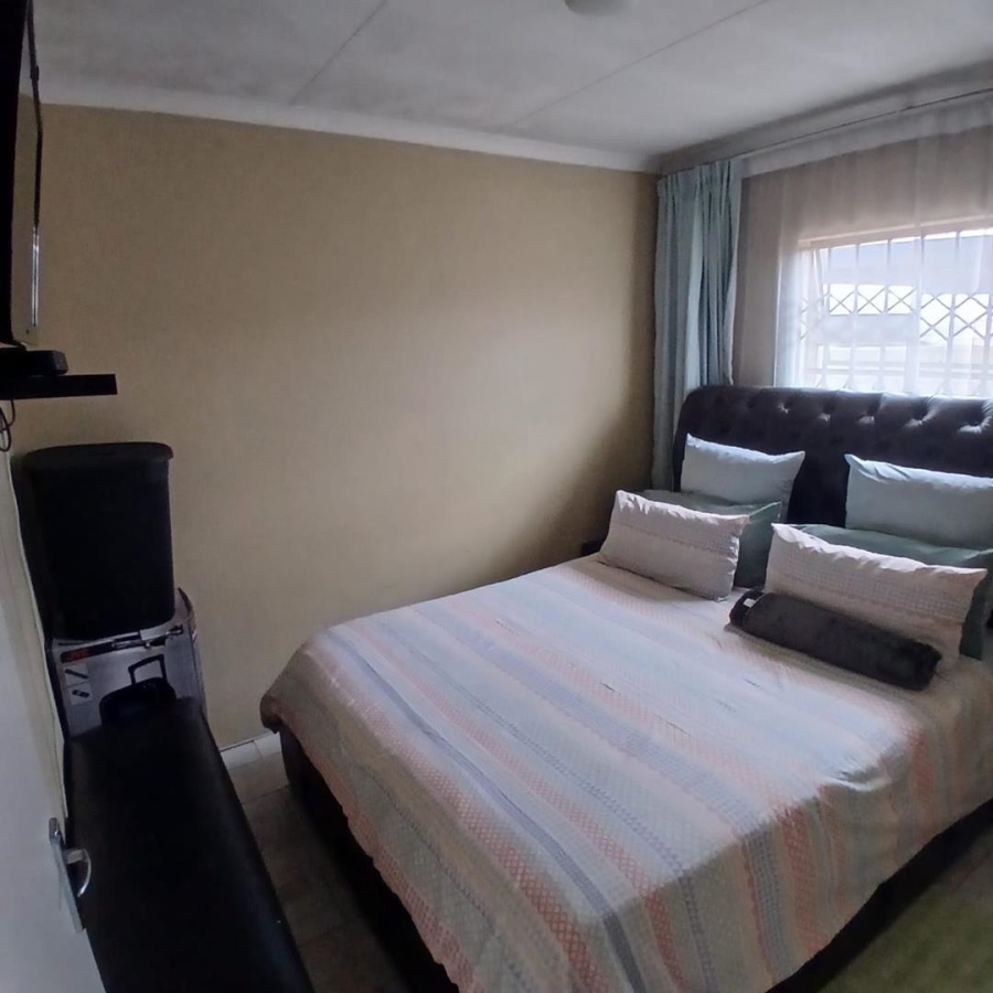 3 Bedroom Property for Sale in Clayville Gauteng