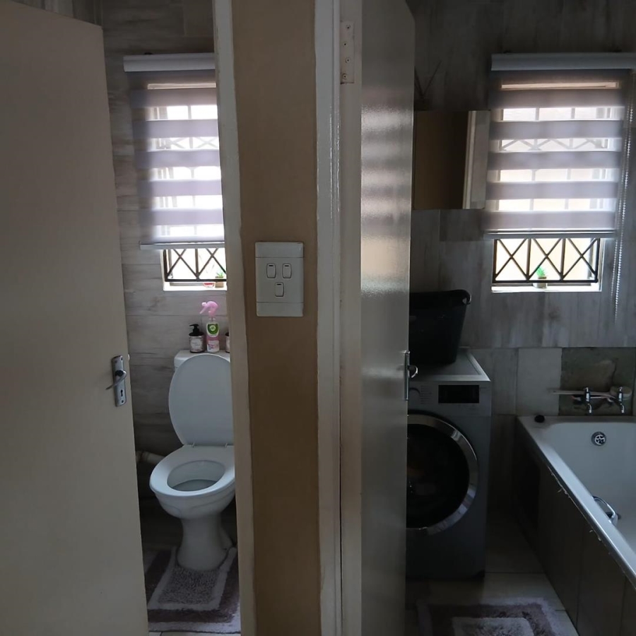 3 Bedroom Property for Sale in Clayville Gauteng