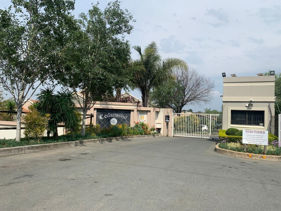To Let 3 Bedroom Property for Rent in Broadacres Gauteng