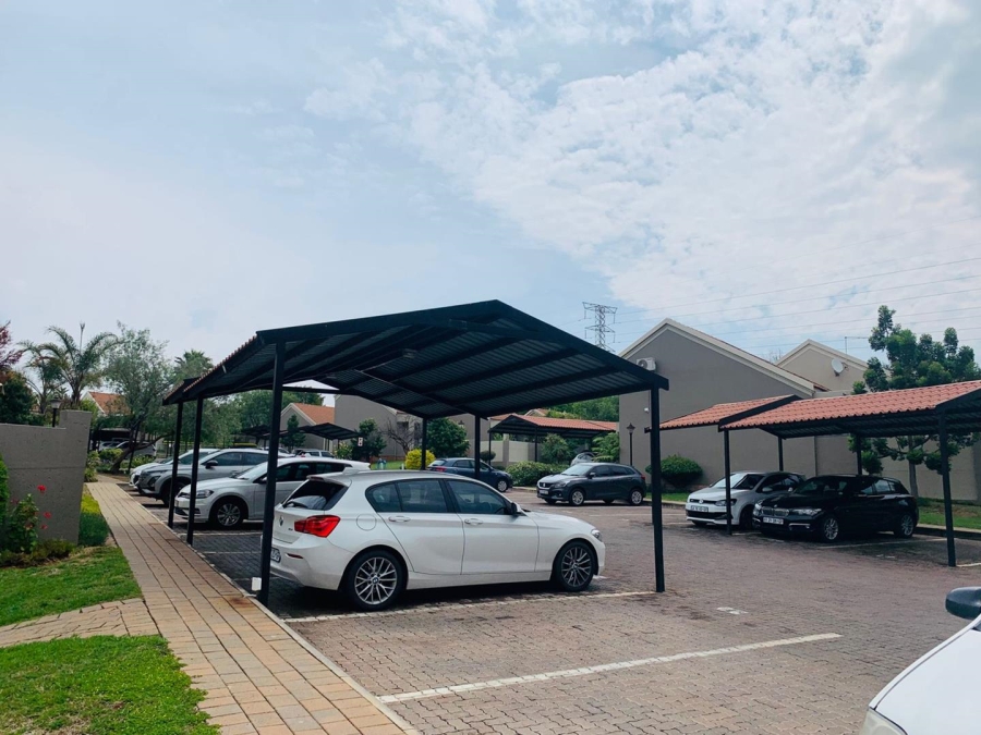 To Let 3 Bedroom Property for Rent in Broadacres Gauteng