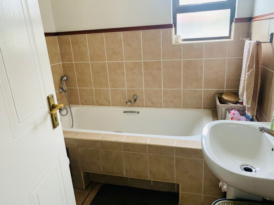 To Let 3 Bedroom Property for Rent in Broadacres Gauteng