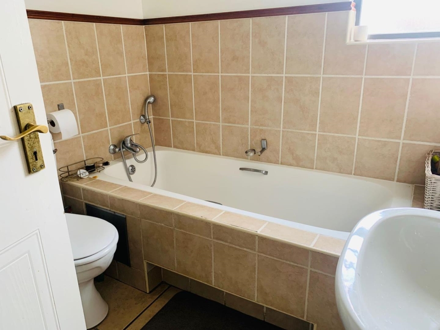 To Let 3 Bedroom Property for Rent in Broadacres Gauteng