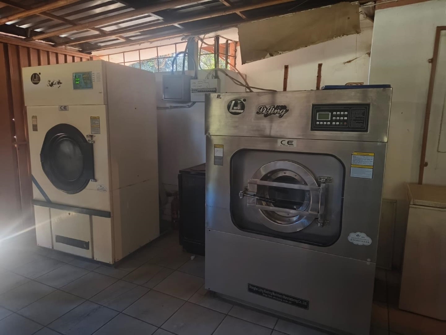 5 Bedroom Property for Sale in Kilner Park Gauteng