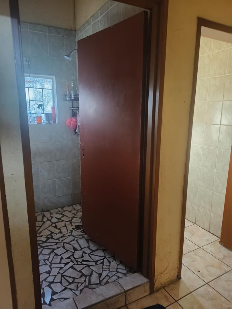 5 Bedroom Property for Sale in Kilner Park Gauteng