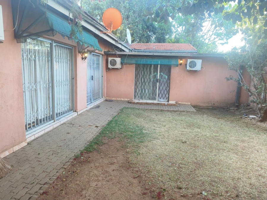 5 Bedroom Property for Sale in Kilner Park Gauteng