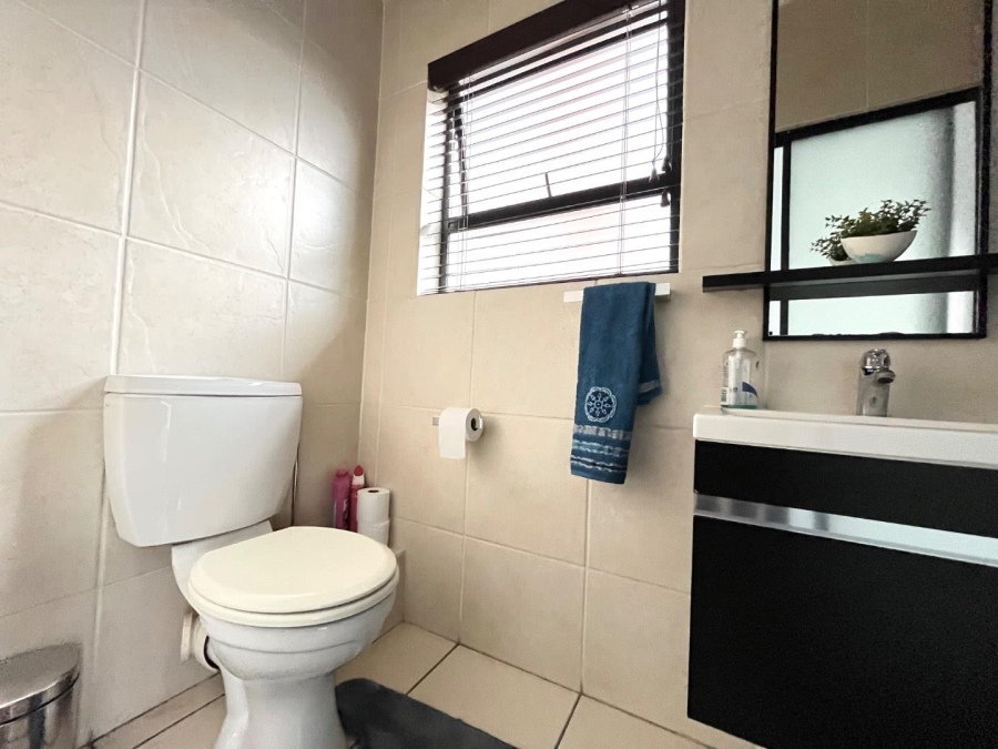 2 Bedroom Property for Sale in Greenstone Gate Gauteng