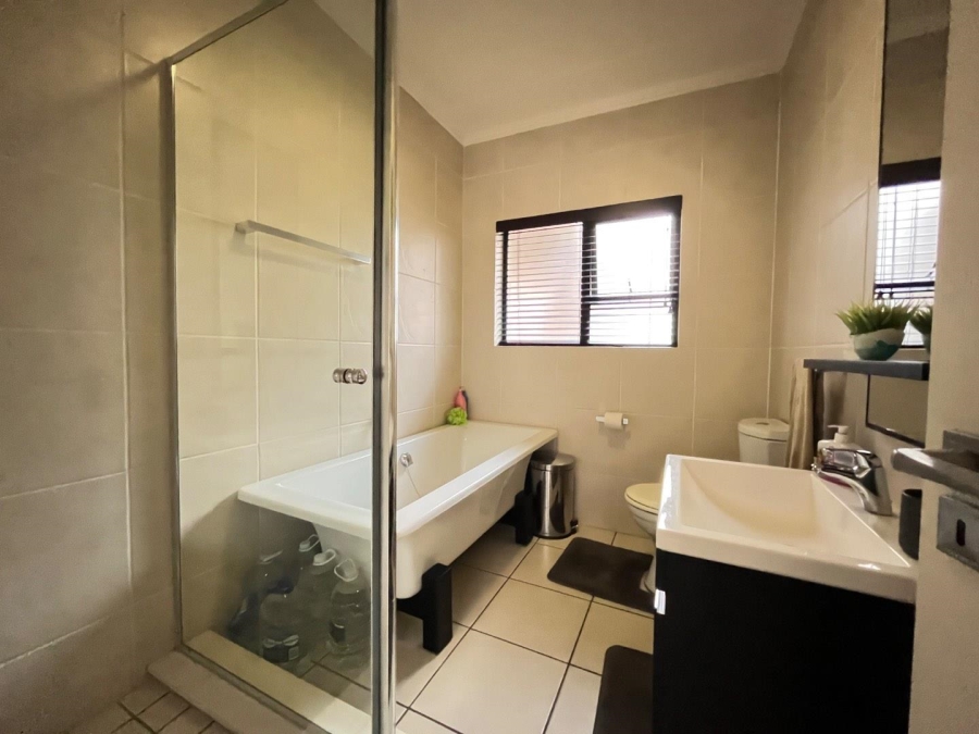 2 Bedroom Property for Sale in Greenstone Gate Gauteng