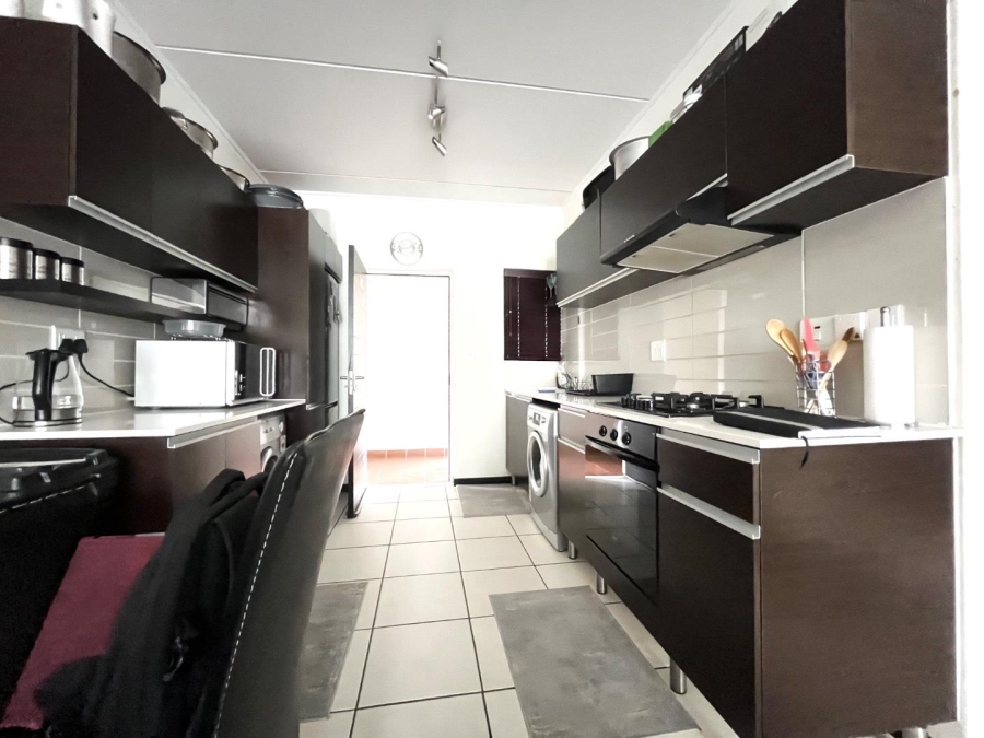 2 Bedroom Property for Sale in Greenstone Gate Gauteng