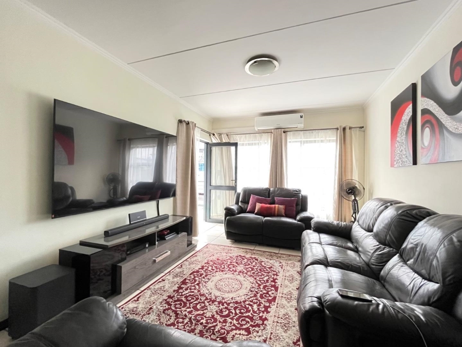 2 Bedroom Property for Sale in Greenstone Gate Gauteng