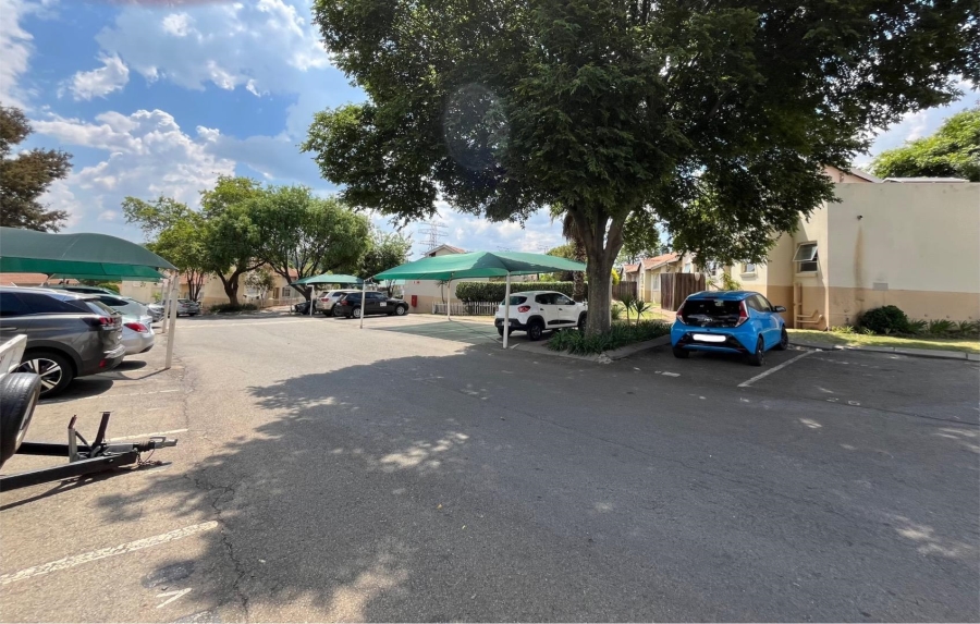 2 Bedroom Property for Sale in Rembrandt Park Gauteng