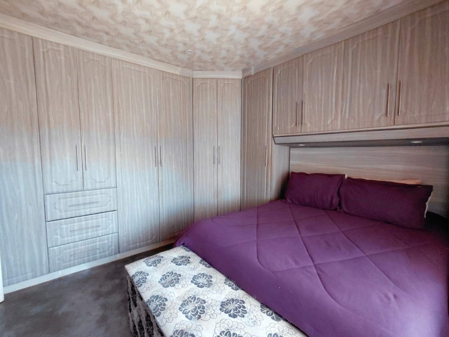 5 Bedroom Property for Sale in Stretford Gauteng