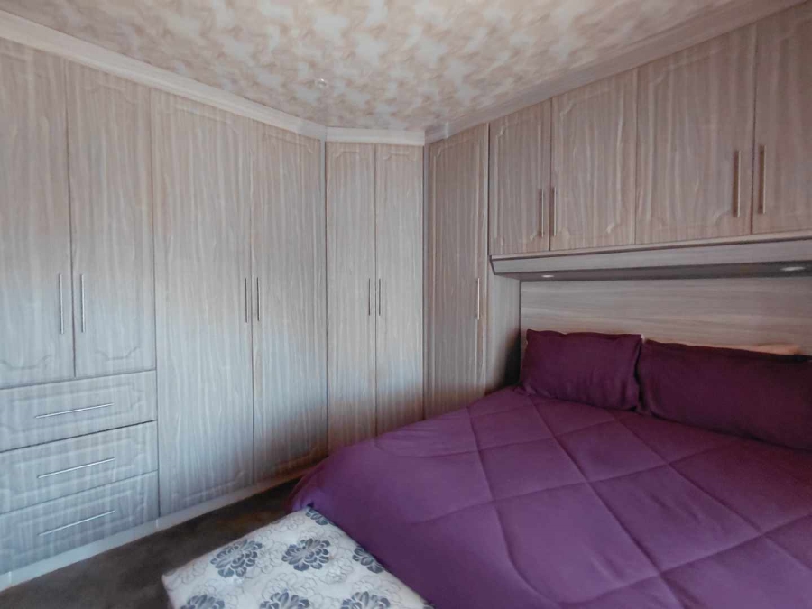 5 Bedroom Property for Sale in Stretford Gauteng