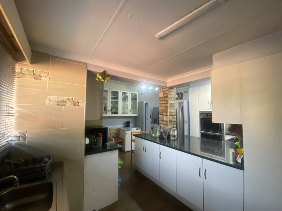 To Let 4 Bedroom Property for Rent in Gallo Manor Gauteng