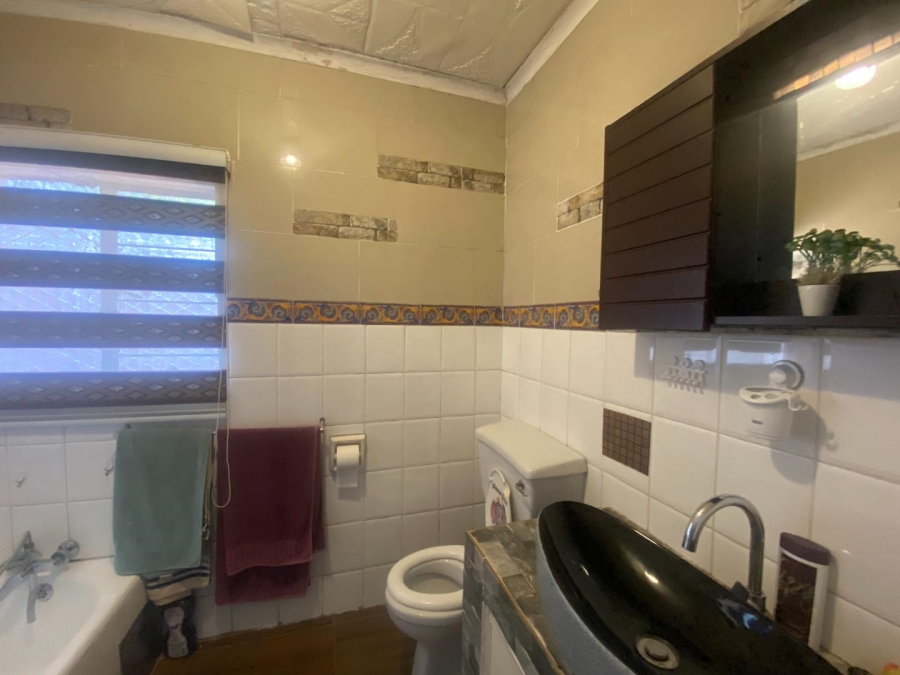 To Let 4 Bedroom Property for Rent in Gallo Manor Gauteng