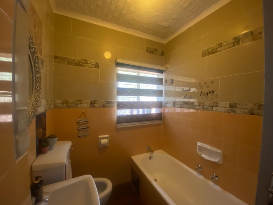 To Let 4 Bedroom Property for Rent in Gallo Manor Gauteng