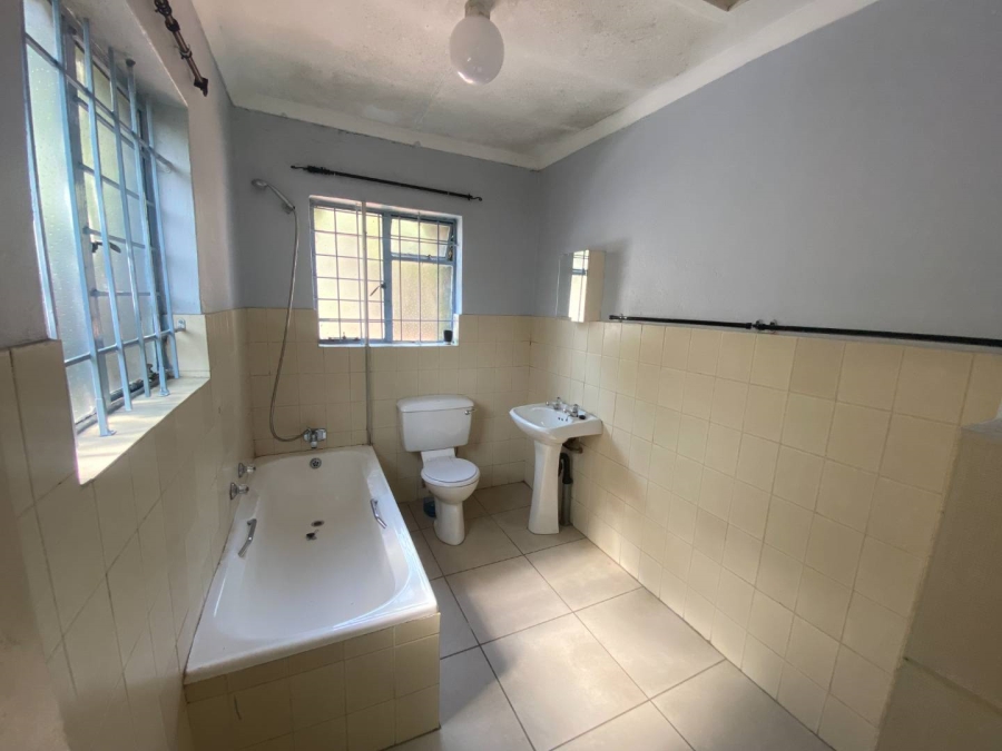 To Let 4 Bedroom Property for Rent in Gallo Manor Gauteng