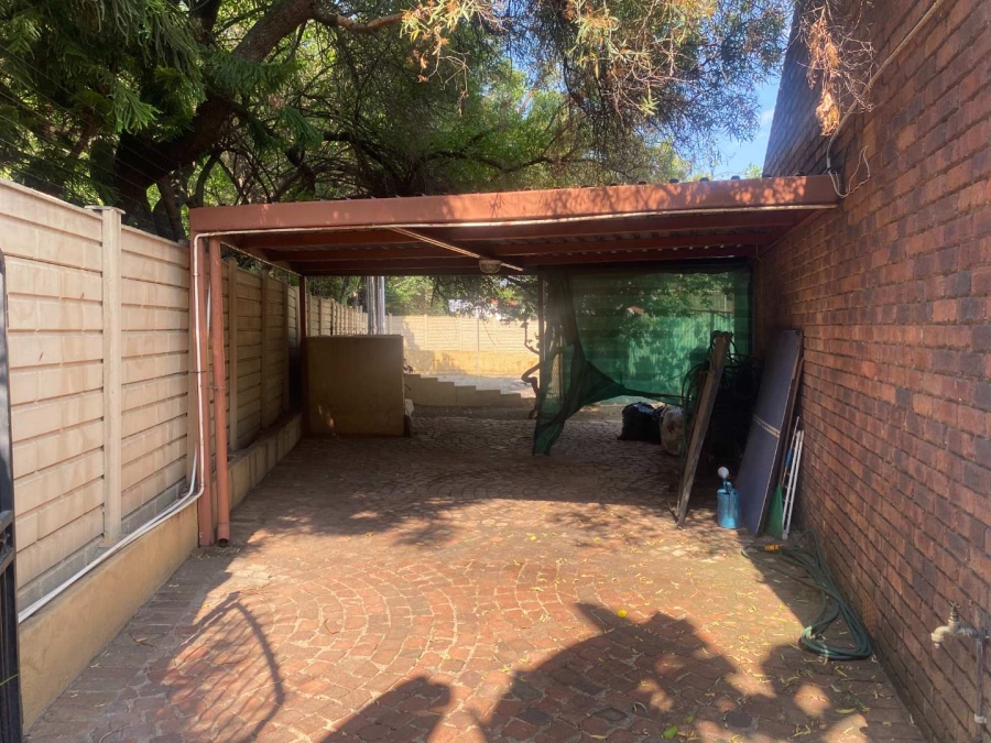 To Let 4 Bedroom Property for Rent in Gallo Manor Gauteng