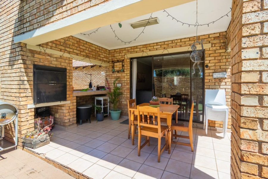 2 Bedroom Property for Sale in Ruimsig Gauteng