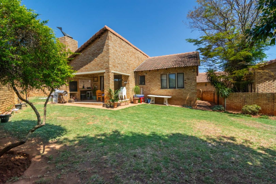 2 Bedroom Property for Sale in Ruimsig Gauteng