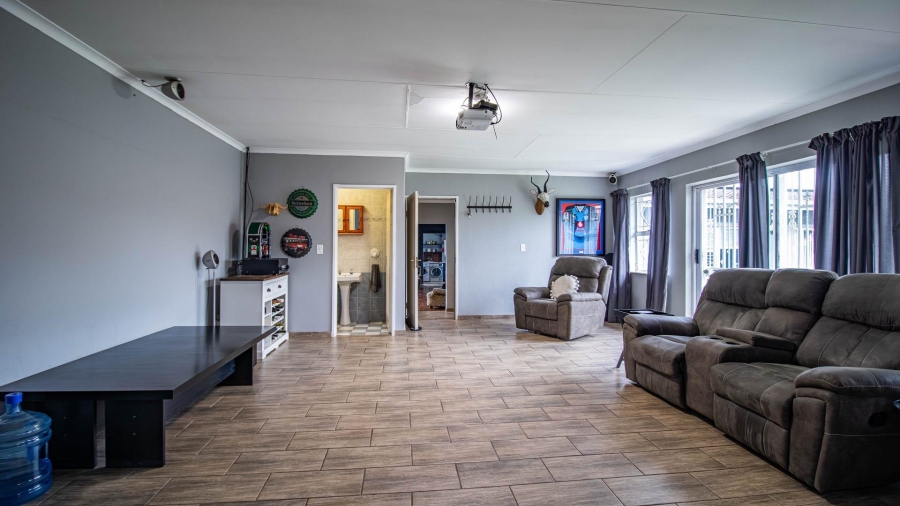 4 Bedroom Property for Sale in Verwoerdpark Gauteng