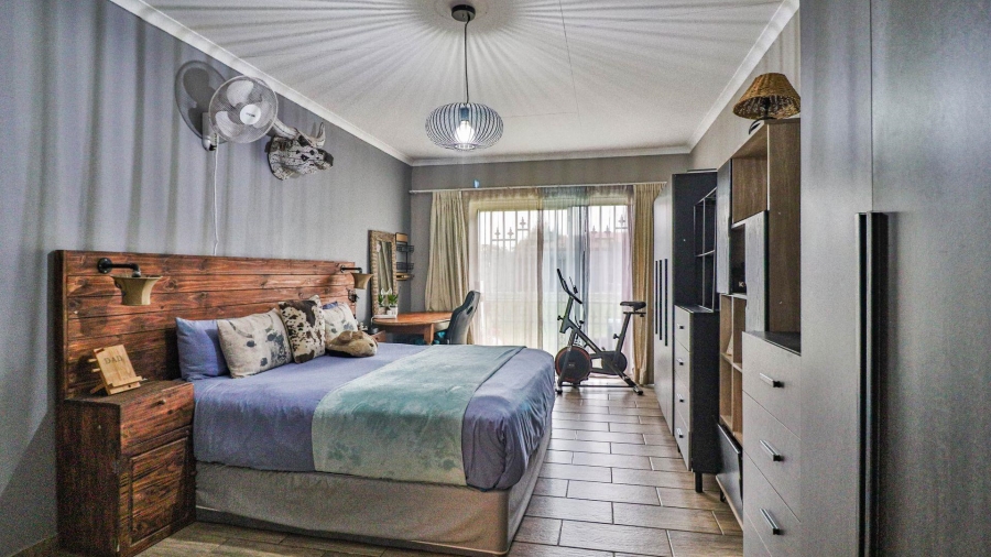 4 Bedroom Property for Sale in Verwoerdpark Gauteng