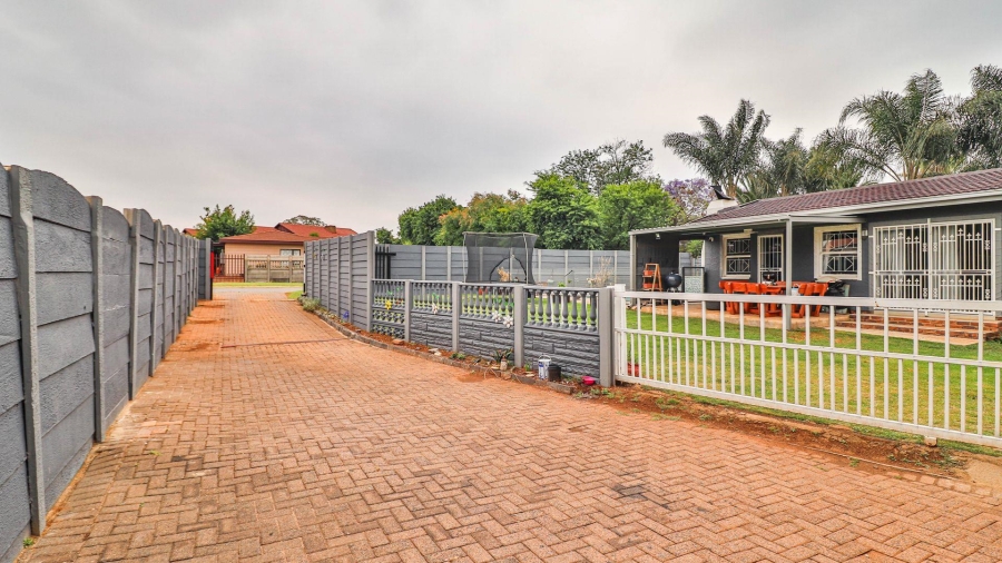 4 Bedroom Property for Sale in Verwoerdpark Gauteng