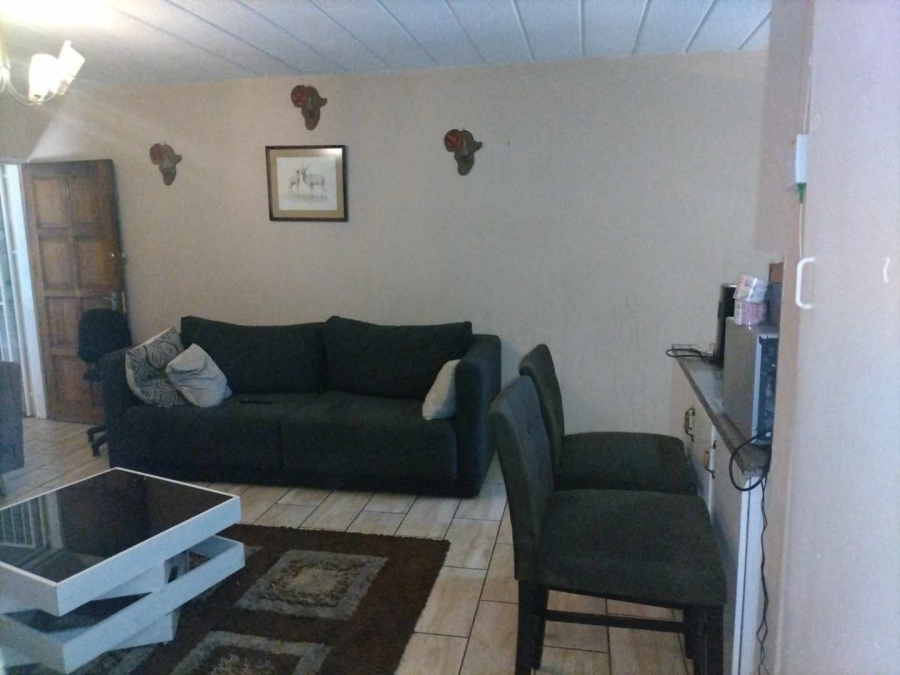 2 Bedroom Property for Sale in Linmeyer Gauteng