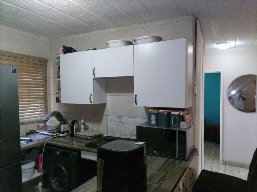 2 Bedroom Property for Sale in Linmeyer Gauteng