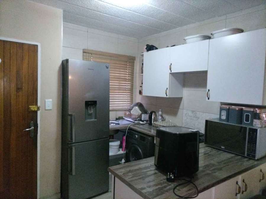 2 Bedroom Property for Sale in Linmeyer Gauteng
