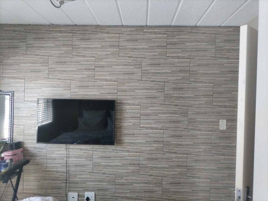 2 Bedroom Property for Sale in Linmeyer Gauteng