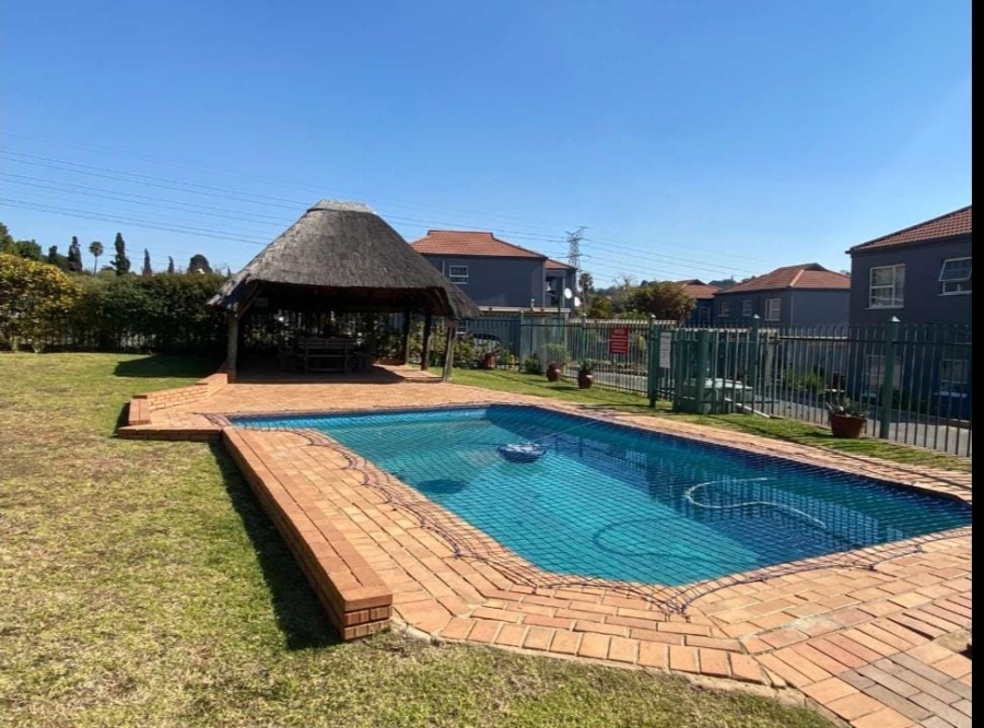 2 Bedroom Property for Sale in Linmeyer Gauteng