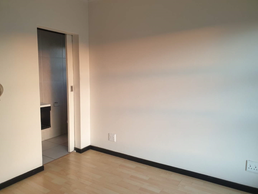 2 Bedroom Property for Sale in Glenvista Gauteng