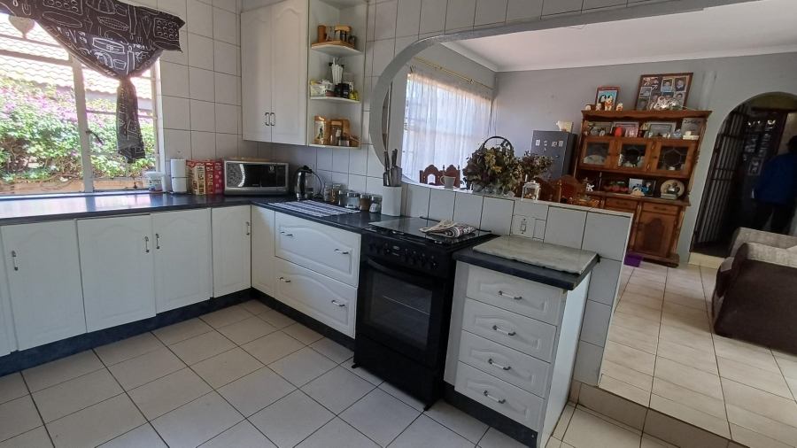 4 Bedroom Property for Sale in Suideroord Gauteng