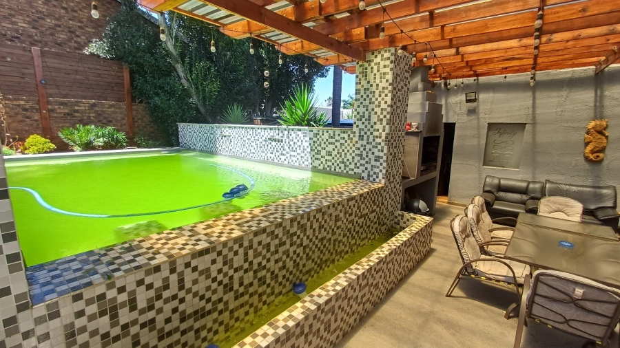 4 Bedroom Property for Sale in Suideroord Gauteng