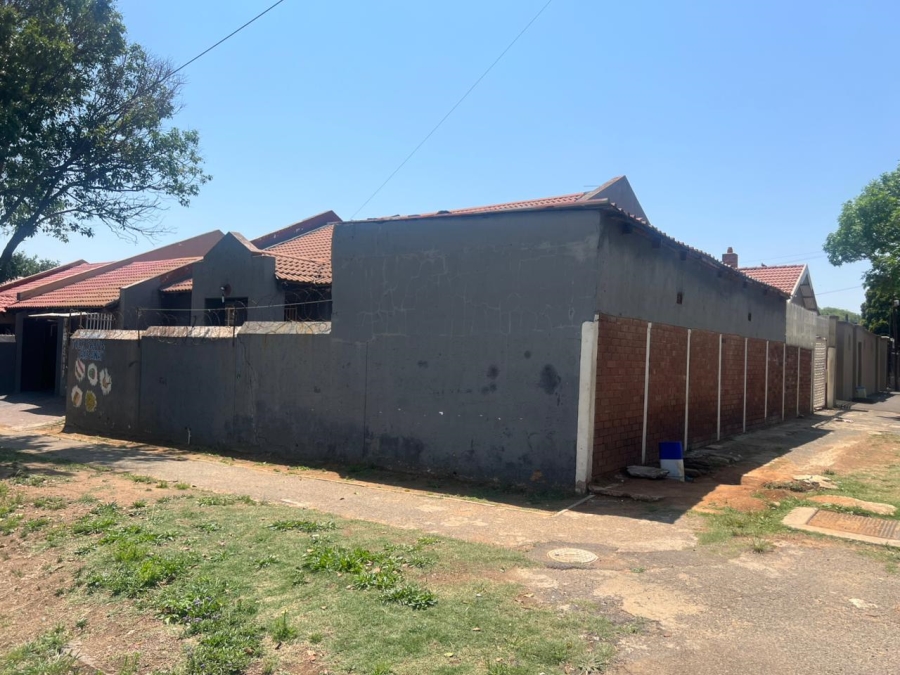 2 Bedroom Property for Sale in Forest Hill Gauteng