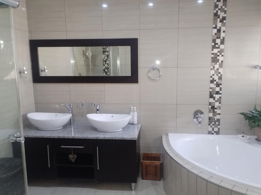 4 Bedroom Property for Sale in Meyersdal Gauteng
