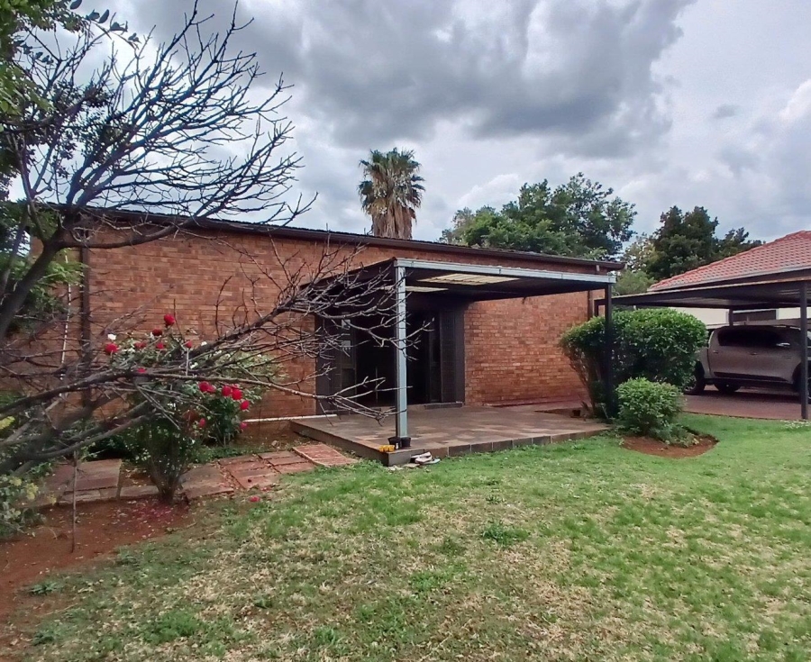 3 Bedroom Property for Sale in Brackenhurst Gauteng