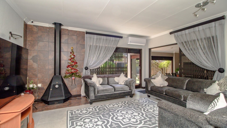 3 Bedroom Property for Sale in Beyerspark Gauteng