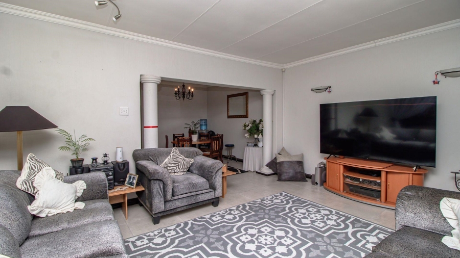 3 Bedroom Property for Sale in Beyerspark Gauteng