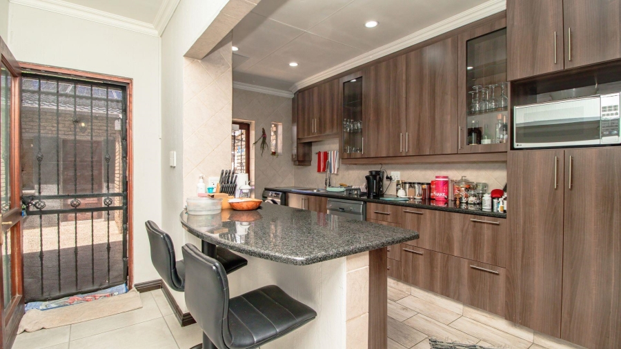 3 Bedroom Property for Sale in Beyerspark Gauteng