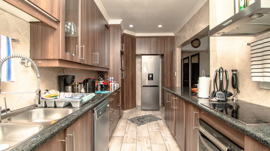 3 Bedroom Property for Sale in Beyerspark Gauteng